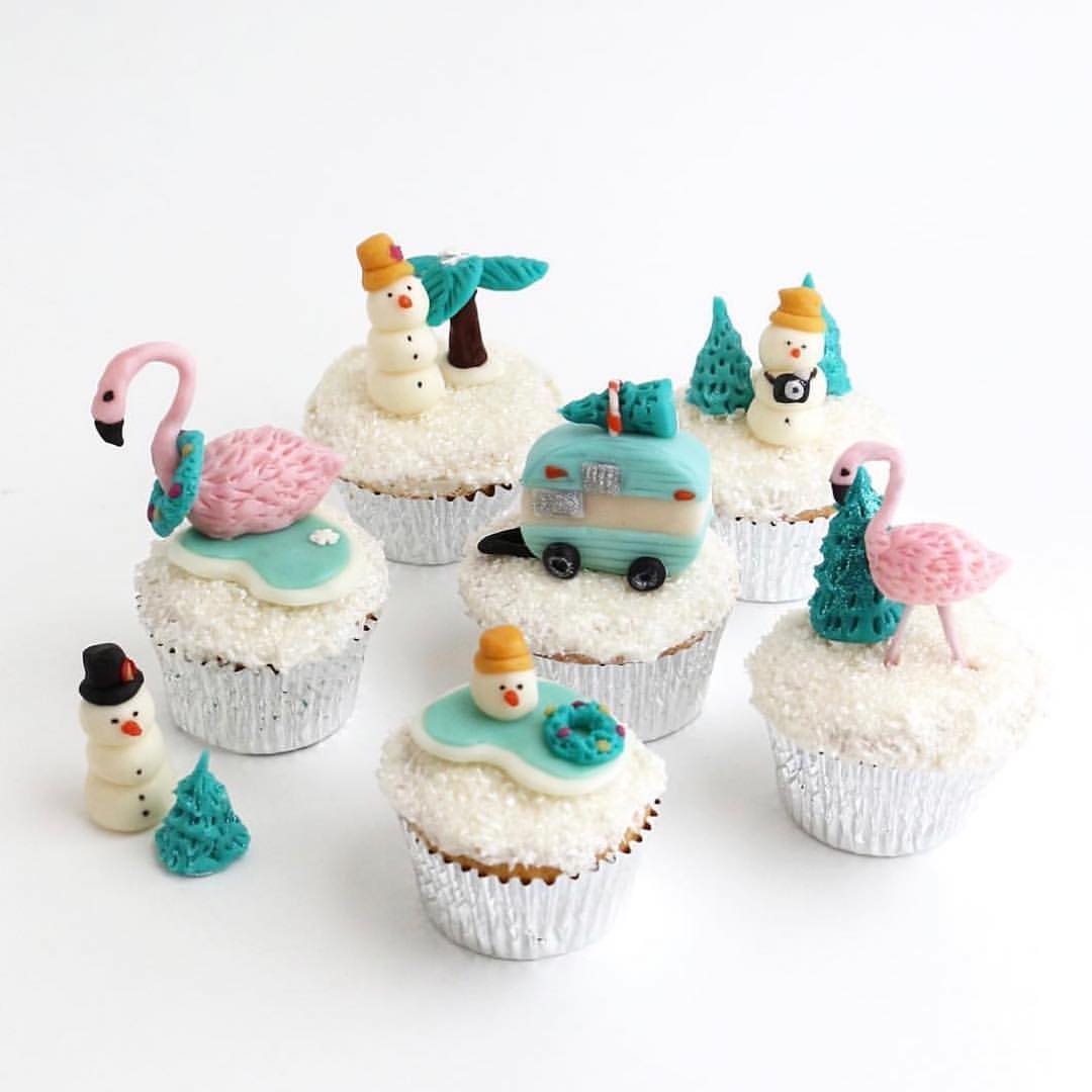 Edible Wafer Paper Mini Gold Bows, Set of 100 pcs.