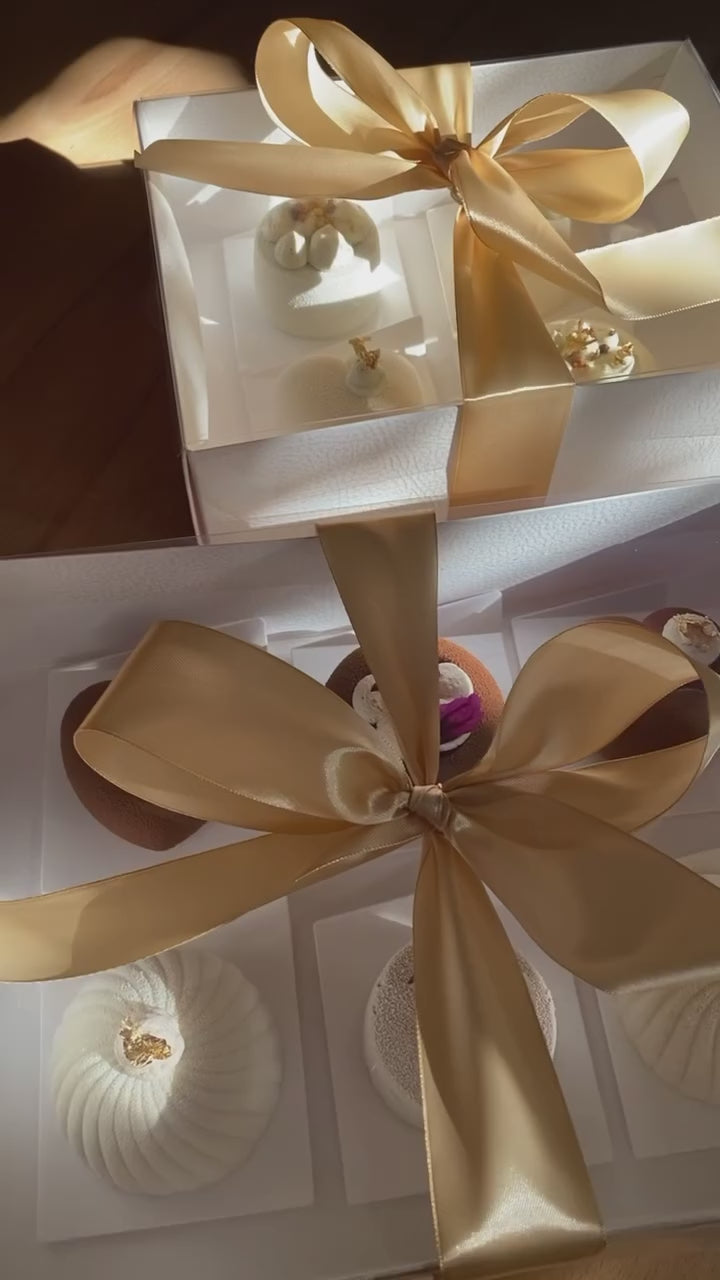 Box with Transparent Lid (White Leather)