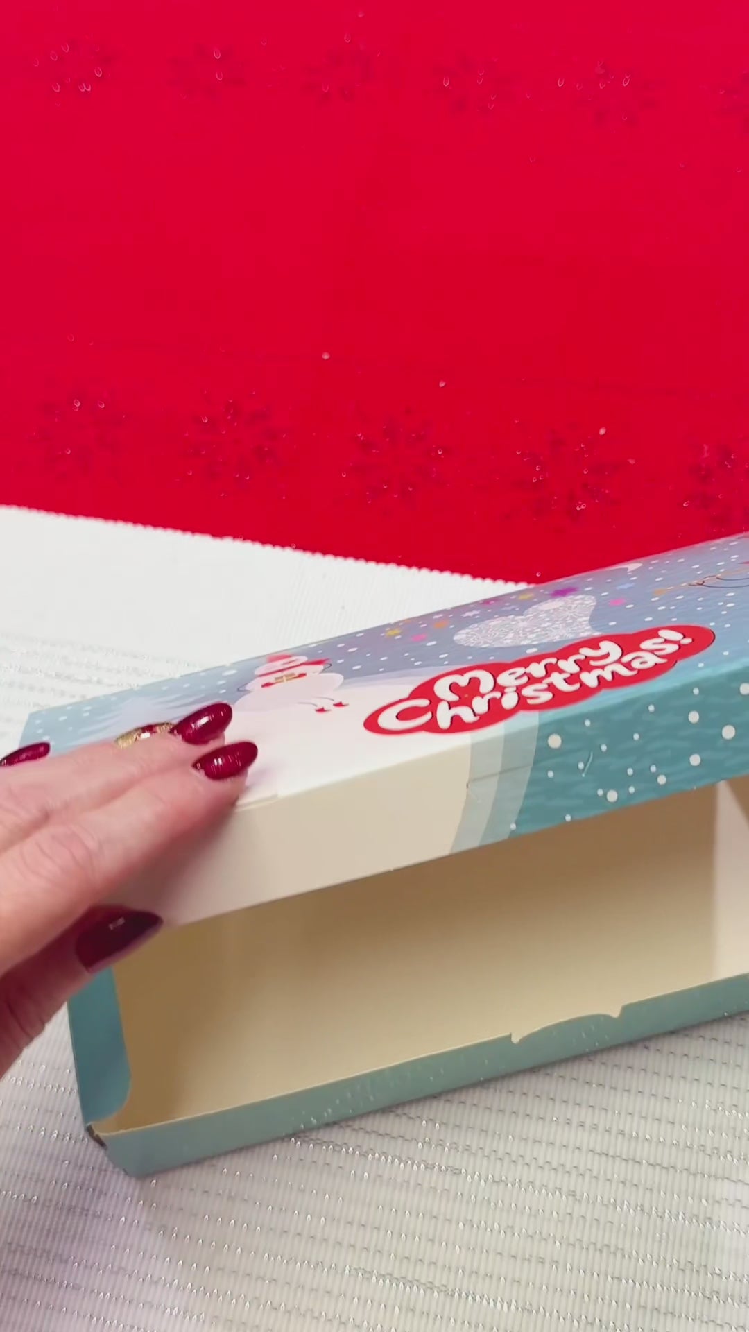 Decorate Christmas Gingerbread Cookies with Royal Icing.